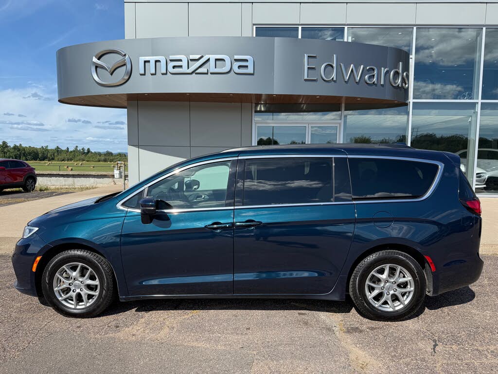 Chrysler Pacifica Touring FWD 2022