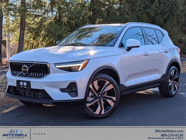 2025 Volvo XC40 B5 Ultra Bright Theme AWD