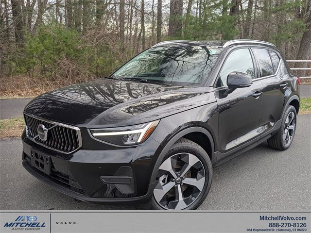 2025 Volvo XC40 B5 Core Bright Theme AWD