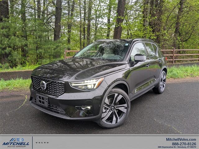 2025 Volvo XC40 B5 Ultra Dark Theme AWD
