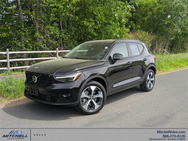 2025 Volvo XC40 B5 Plus Dark Theme AWD