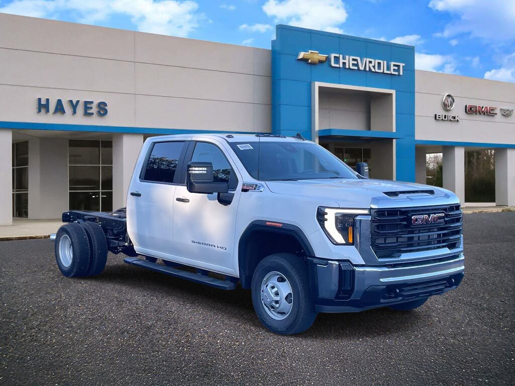 2026 GMC Sierra 3500HD Chassis SLE Crew Cab 4WD