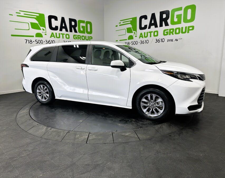 2022 Toyota Sienna LE 8-Passenger FWD