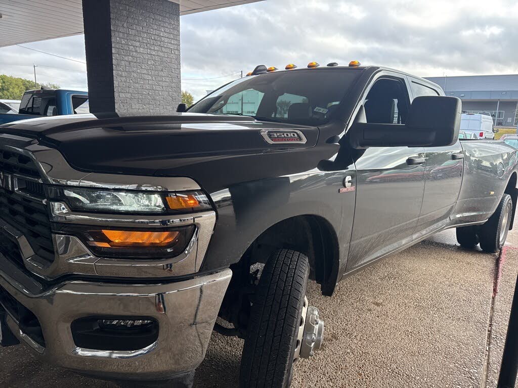 2025 RAM 3500 Tradesman Crew Cab LB DRW 4WD