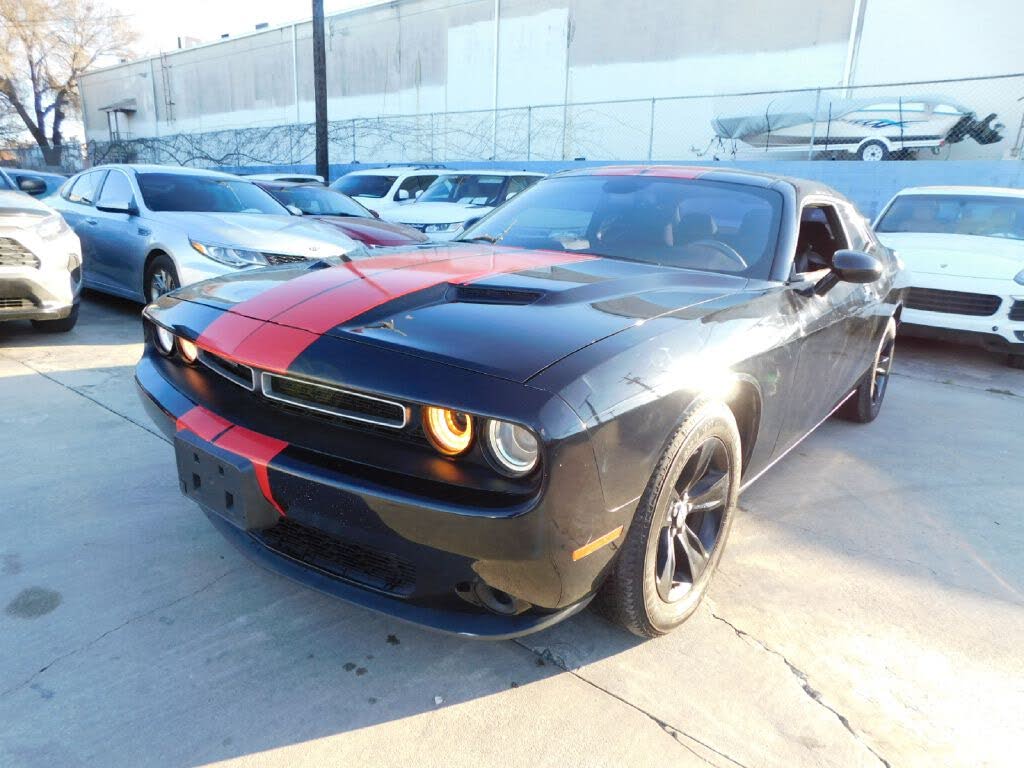 2016 Dodge Challenger SXT RWD