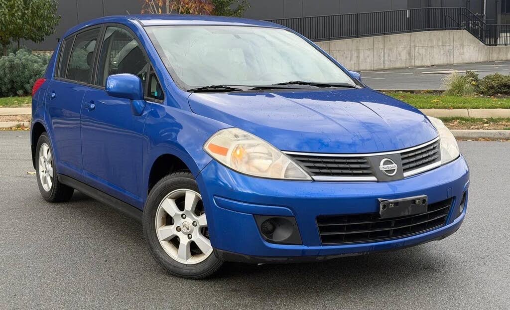 Nissan Versa SL Hatchback 2009