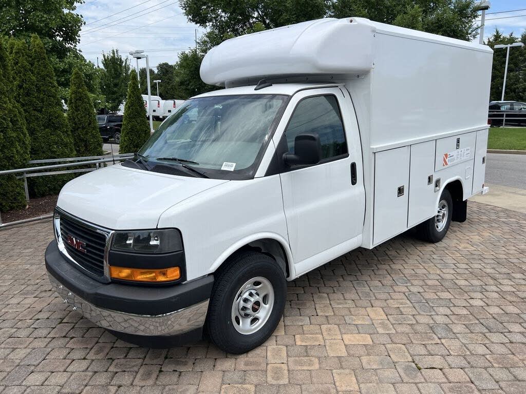 2025 GMC Savana Chassis 3500 139 Cutaway RWD