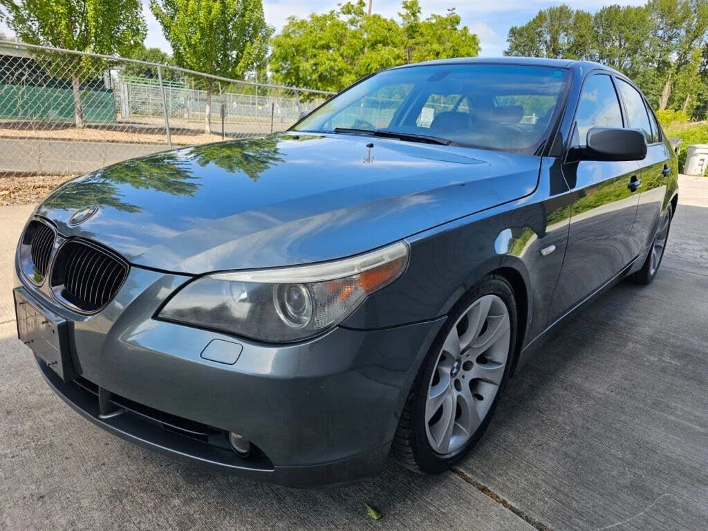 2004 BMW 5 Series 545i Sedan RWD