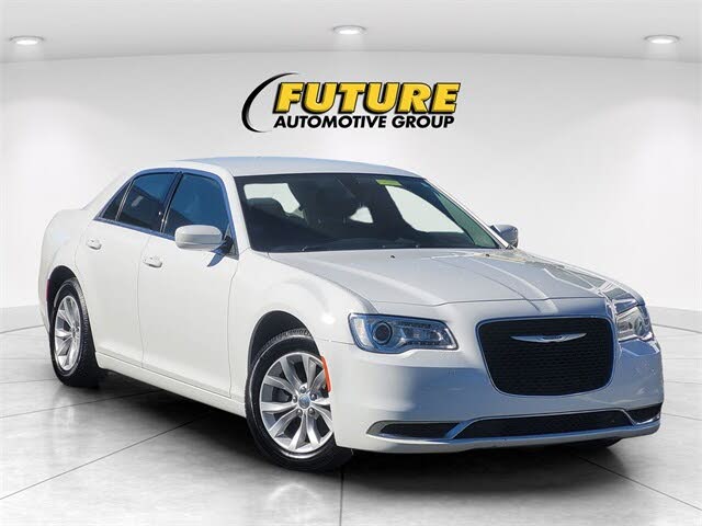 2022 Chrysler 300 Touring RWD