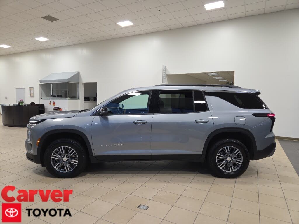 2025 Chevrolet Traverse LT FWD