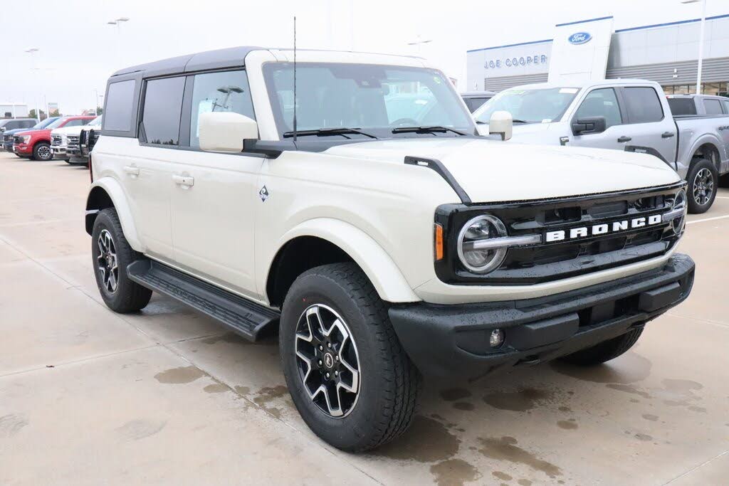 2025 Ford Bronco Outer Banks 4-Door 4WD