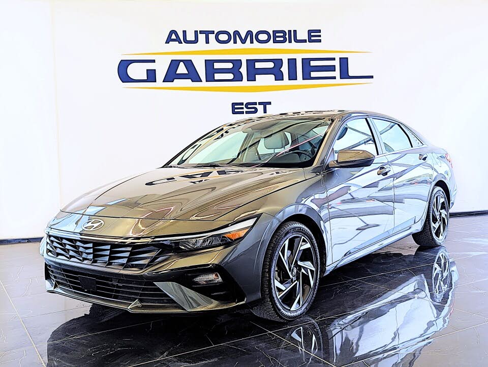 Hyundai Elantra Luxury FWD 2025