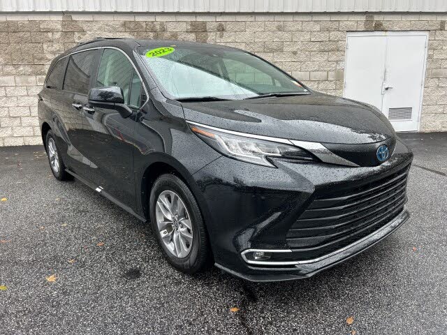 2023 Toyota Sienna XLE 7-Passenger FWD