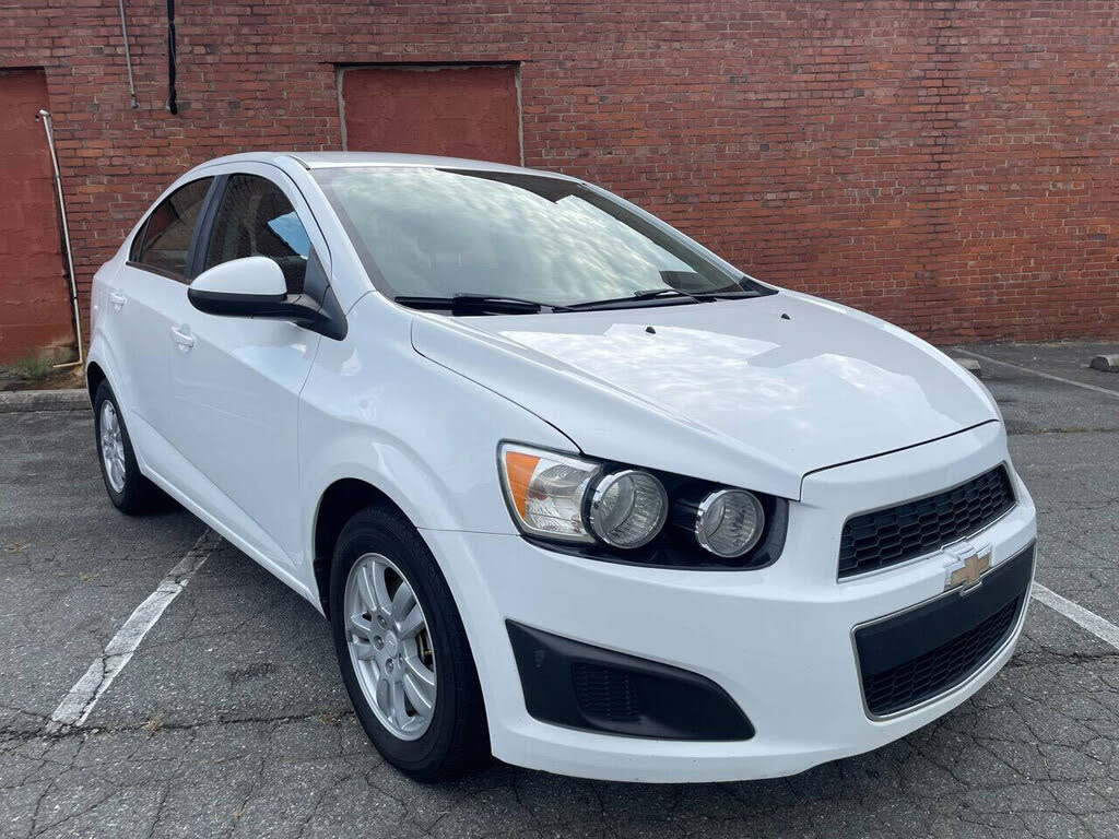2016 Chevrolet Sonic LT Sedan FWD