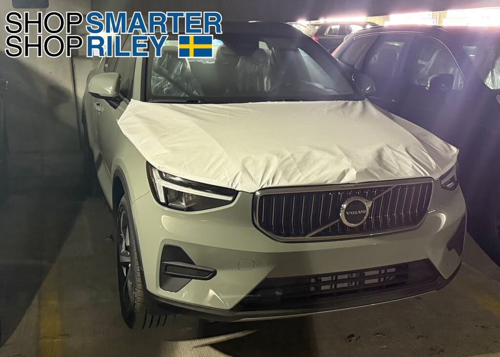 2025 Volvo XC40 B5 Core Bright Theme AWD