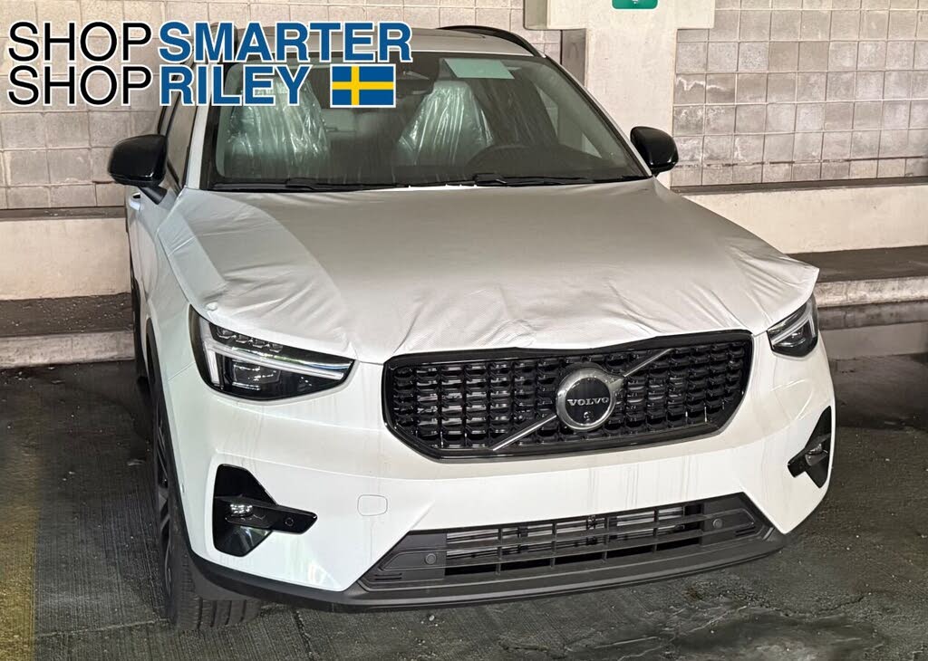 2025 Volvo XC40 B5 Ultra Dark Theme AWD