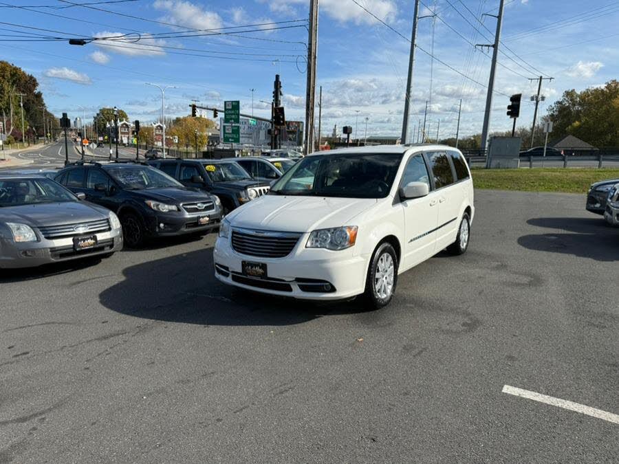 2013 Chrysler Town & Country Touring FWD