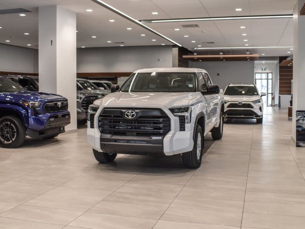 Toyota Tundra SR5 CrewMax Cab 4WD 2026