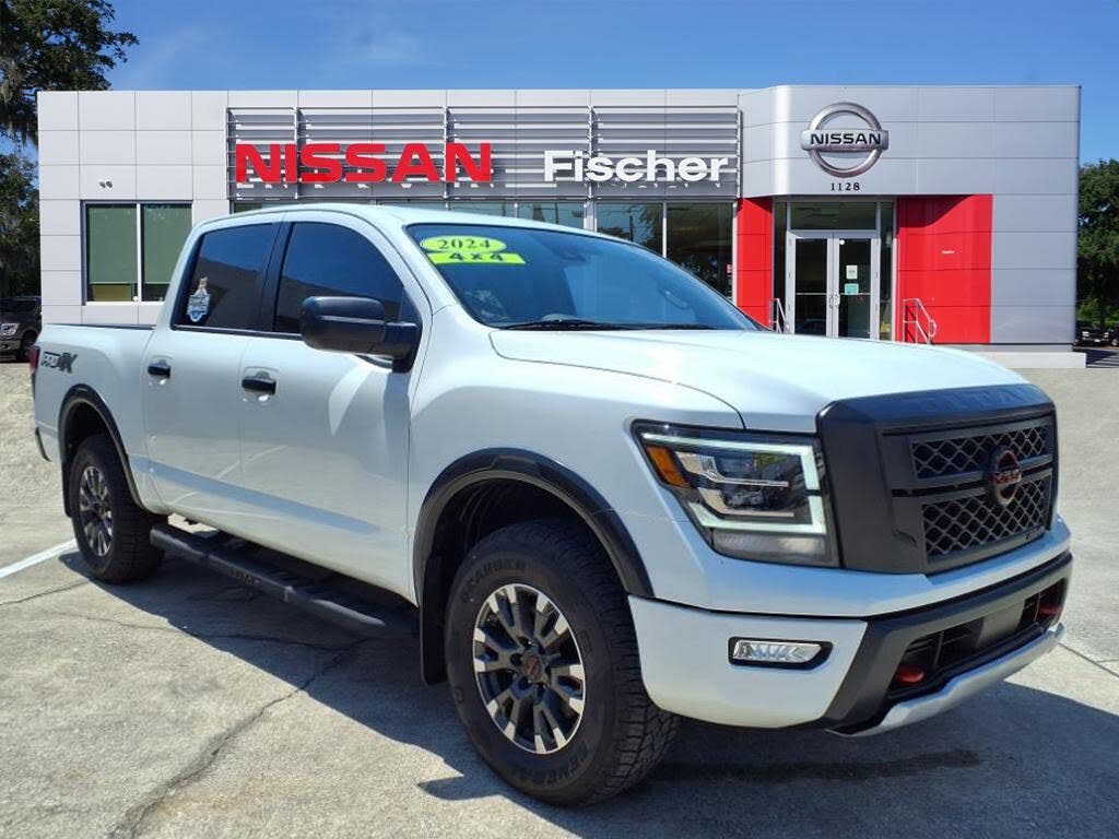 2024 Nissan Titan PRO-4X Crew Cab 4WD