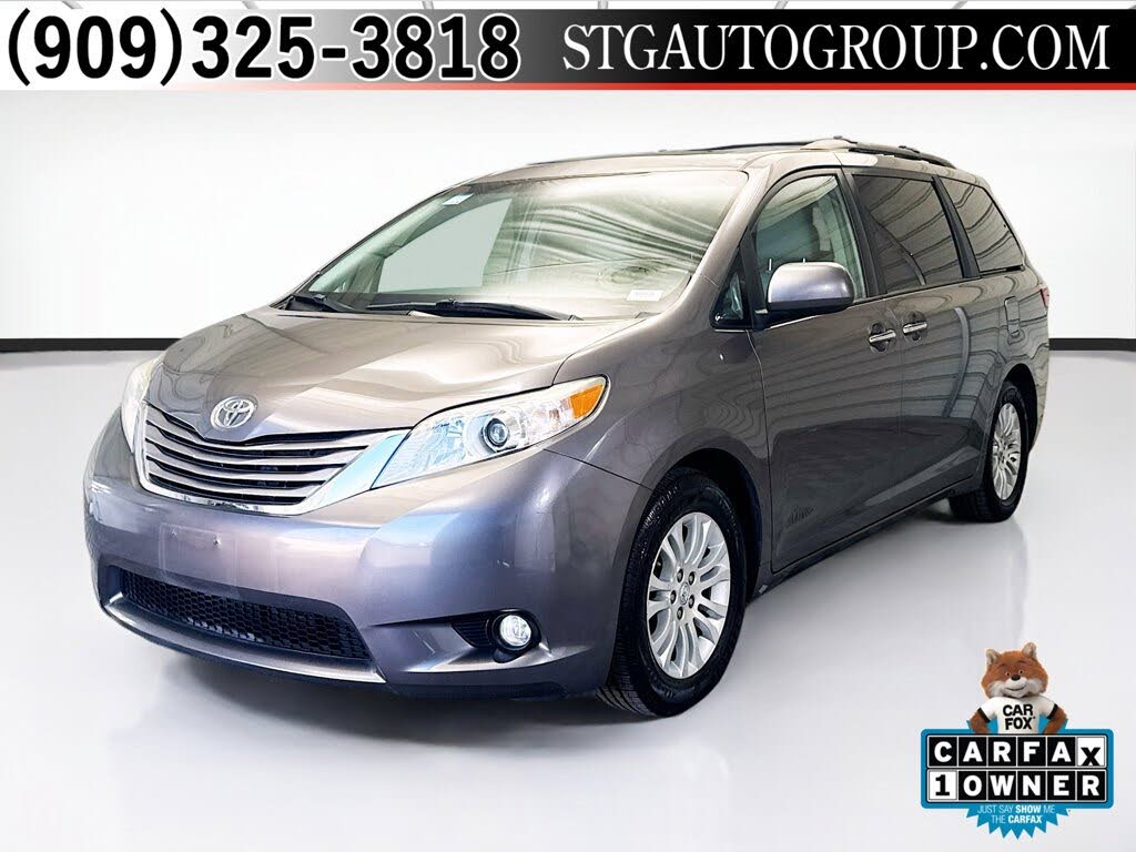 2017 Toyota Sienna XLE 7-Passenger Auto Access Seat FWD