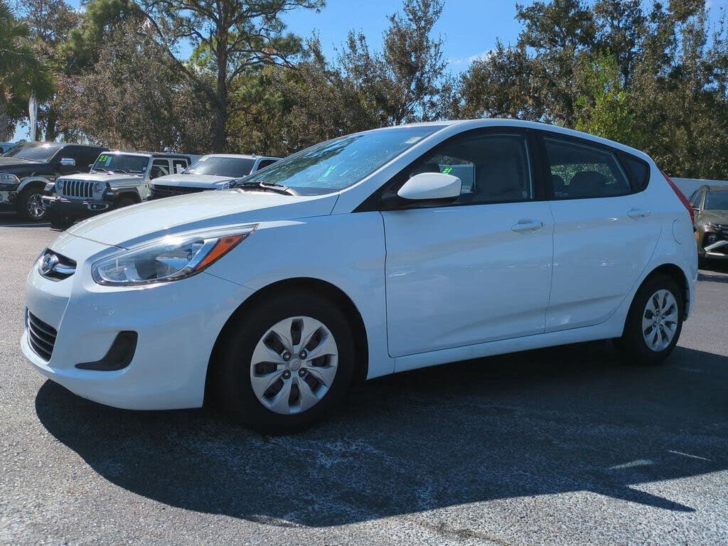 2015 Hyundai Accent GS 4-Door Hatchback FWD