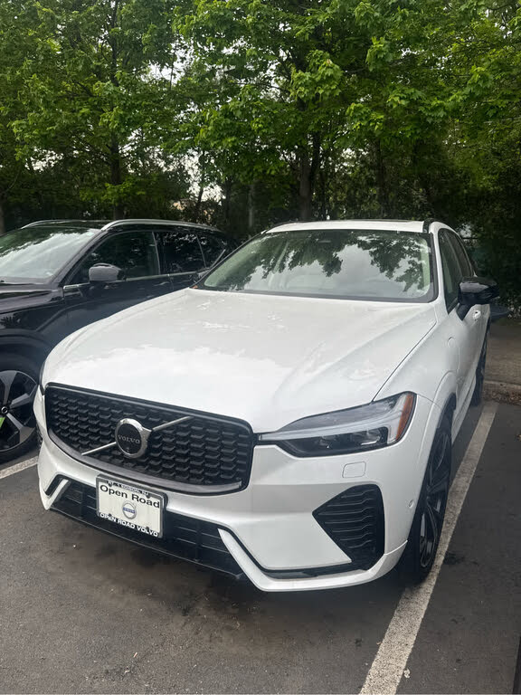 2025 Volvo XC60 Recharge T8 Ultra Dark Theme eAWD