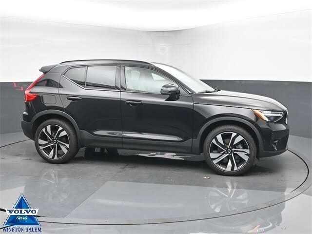 2023 Volvo XC40 B5 Plus Dark Theme AWD