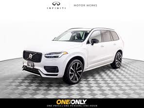 Volvo XC90 Recharge T8 Plus Dark Theme eAWD