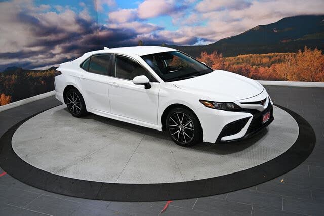 2024 Toyota Camry SE FWD