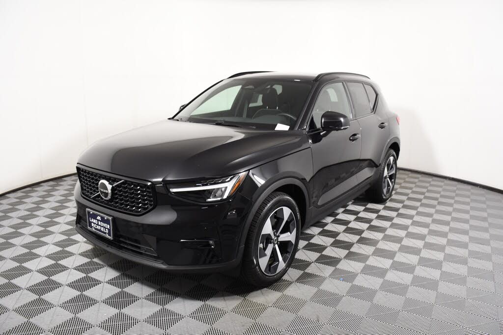 2025 Volvo XC40 B5 Plus Dark Theme AWD