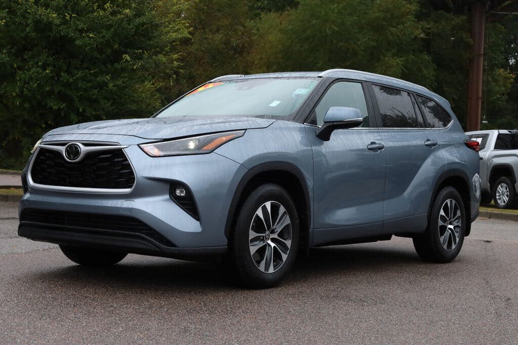 2024 Toyota Highlander XLE FWD