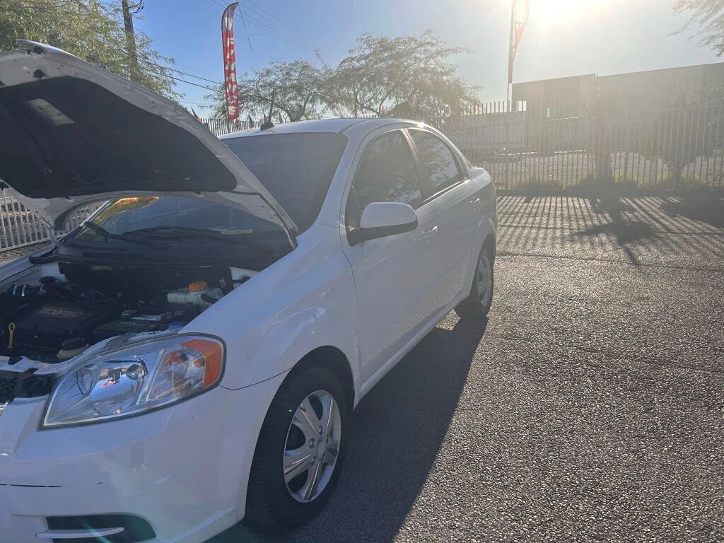 2011 Chevrolet Aveo 1LT Sedan FWD