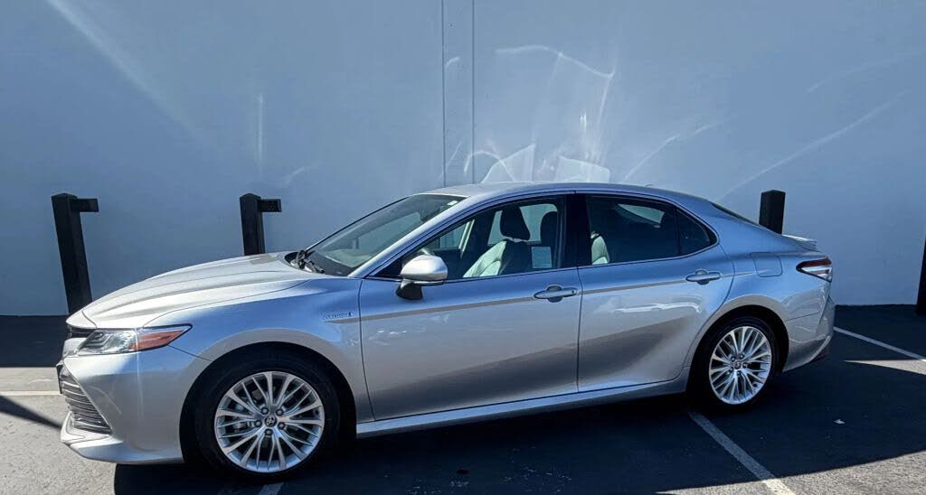 2020 Toyota Camry Hybrid XLE FWD