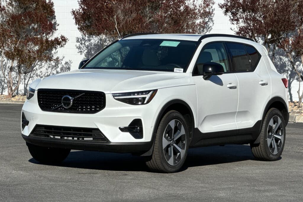 2026 Volvo XC40 B5 Plus AWD