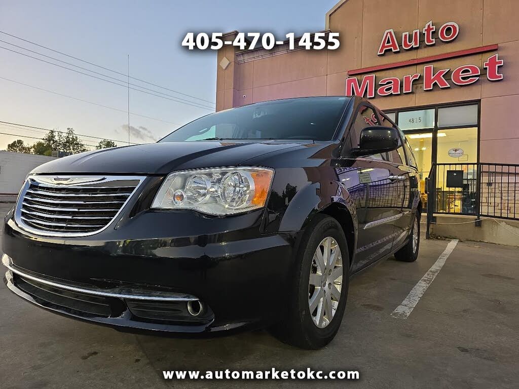 2016 Chrysler Town & Country Touring FWD