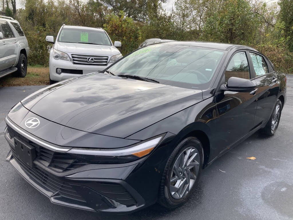 2024 Hyundai Elantra SEL FWD