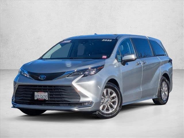 2022 Toyota Sienna XLE 7-Passenger FWD