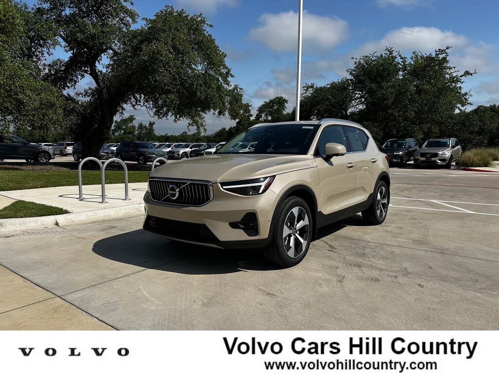 2025 Volvo XC40 B5 Plus Bright Theme AWD