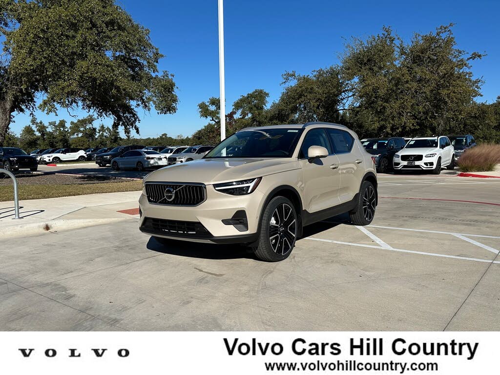 2025 Volvo XC40 B5 Ultra Bright Theme AWD