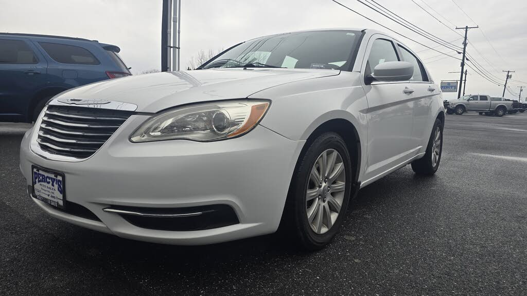 2013 Chrysler 200 Touring Sedan FWD