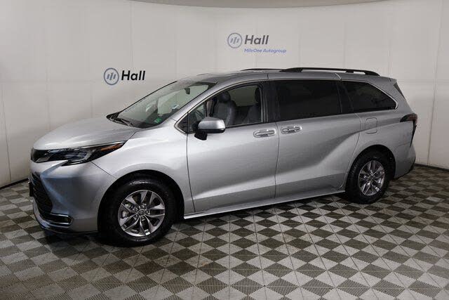 2024 Toyota Sienna XLE 7-Passenger FWD
