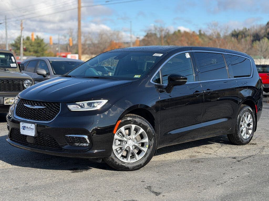 2026 Chrysler Pacifica Select AWD