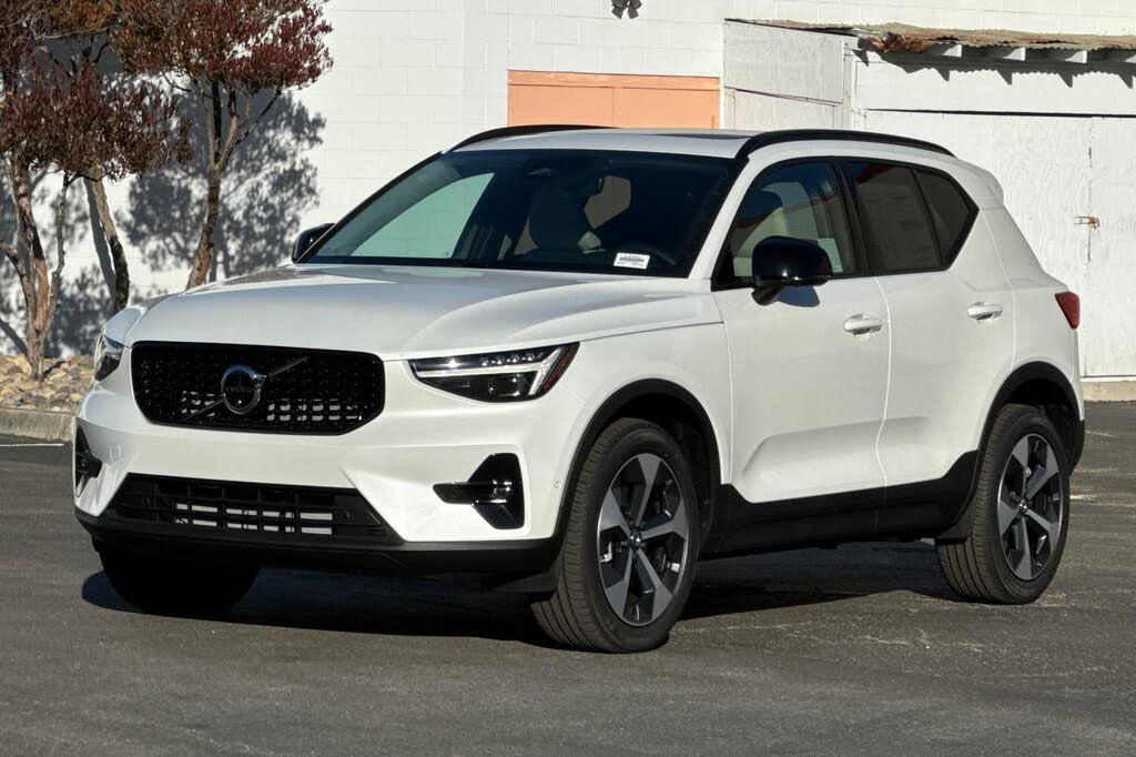 2026 Volvo XC40 B5 Plus AWD