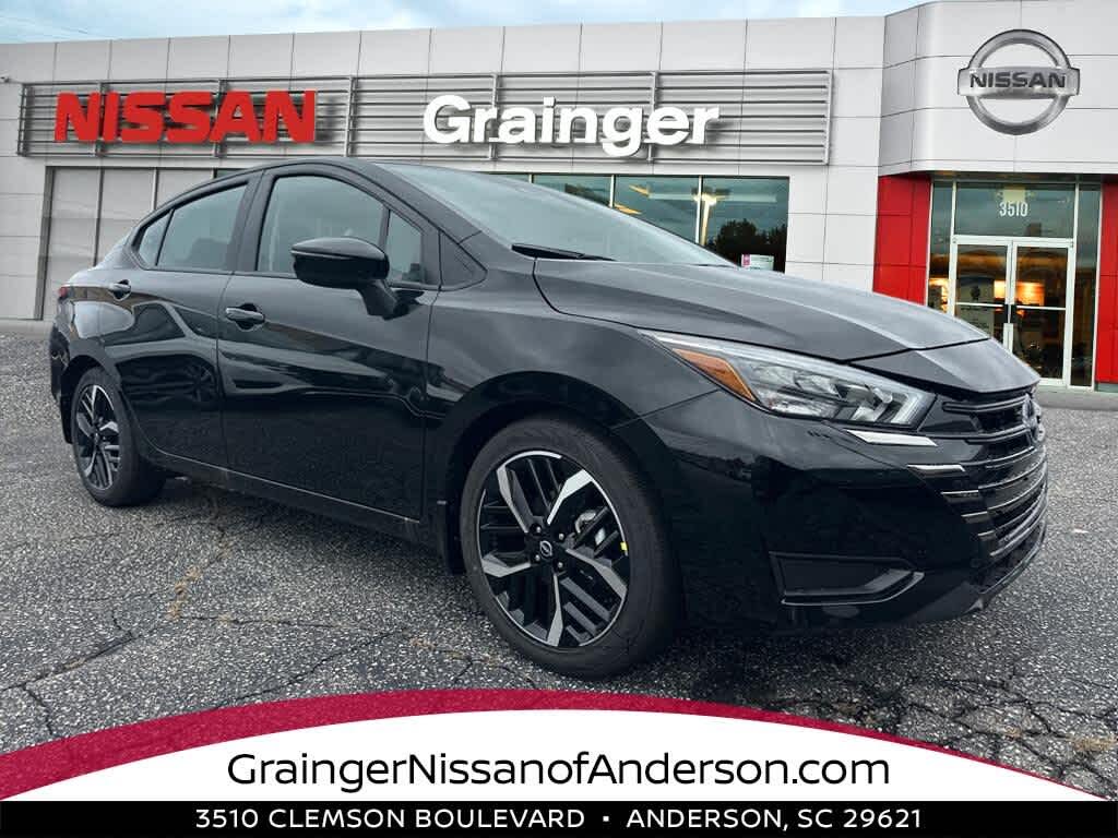 2025 Nissan Versa SR FWD