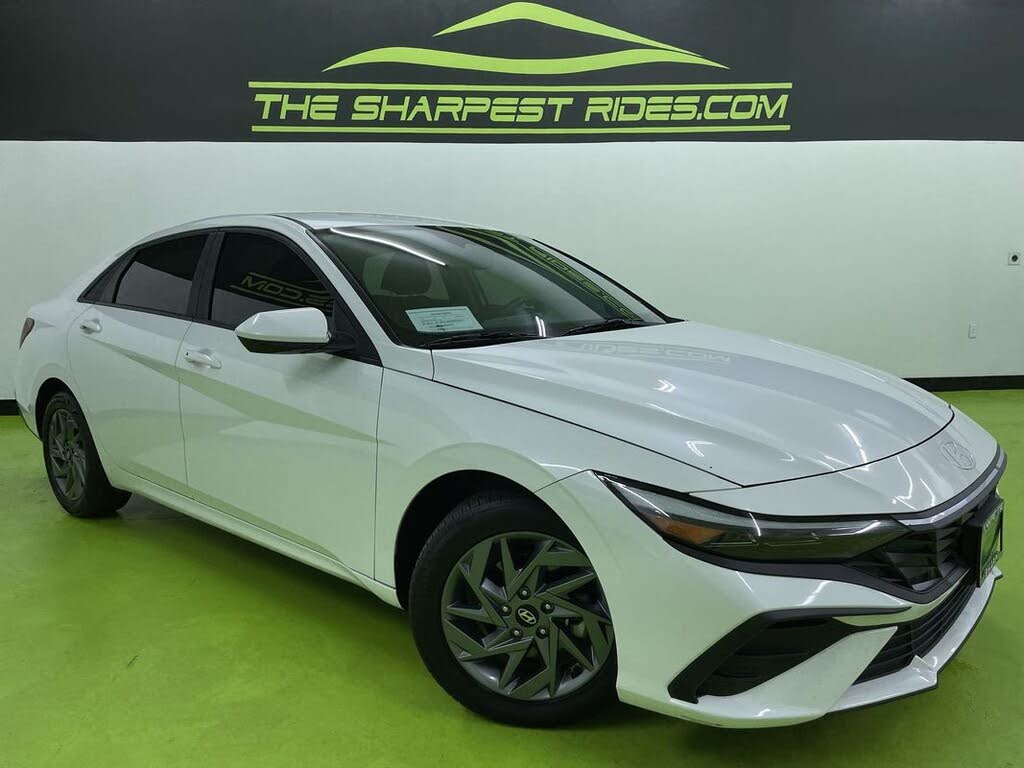 2024 Hyundai Elantra SEL FWD