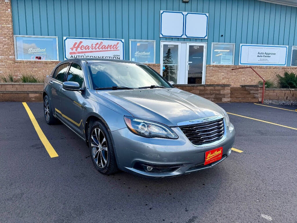 2012 Chrysler 200 Touring Sedan FWD