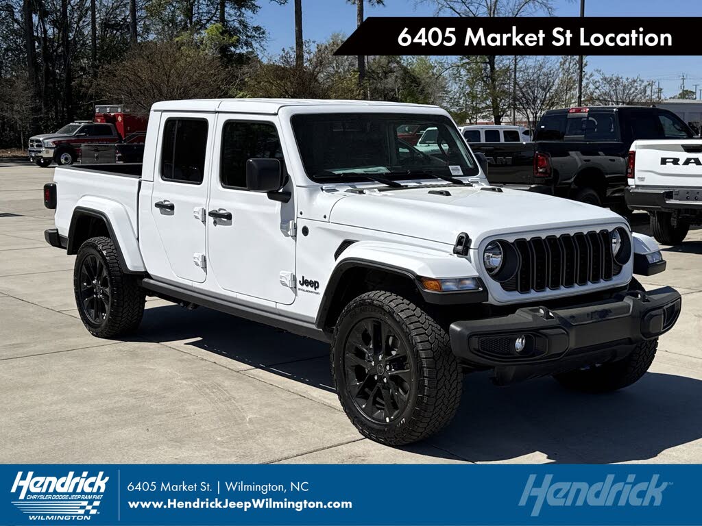 2025 Jeep Gladiator NightHawk Crew Cab 4WD