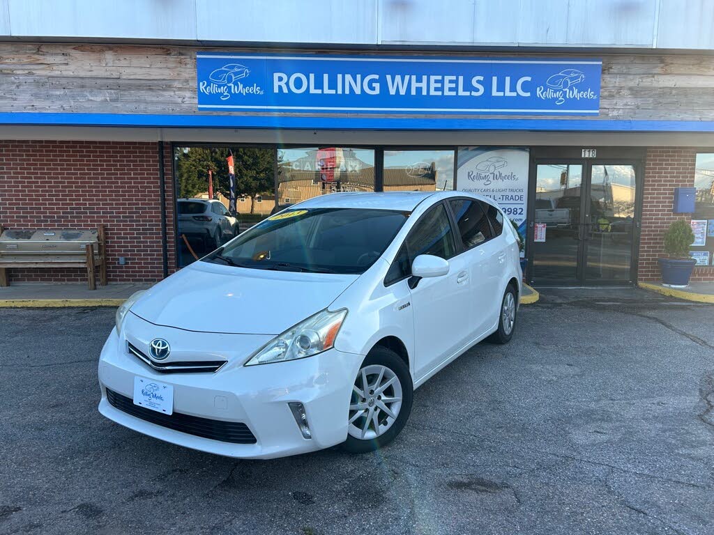 2013 Toyota Prius v Three FWD