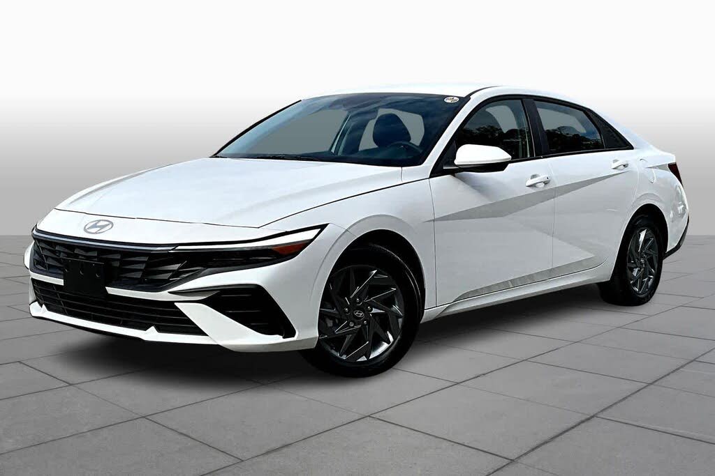 2024 Hyundai Elantra SEL FWD
