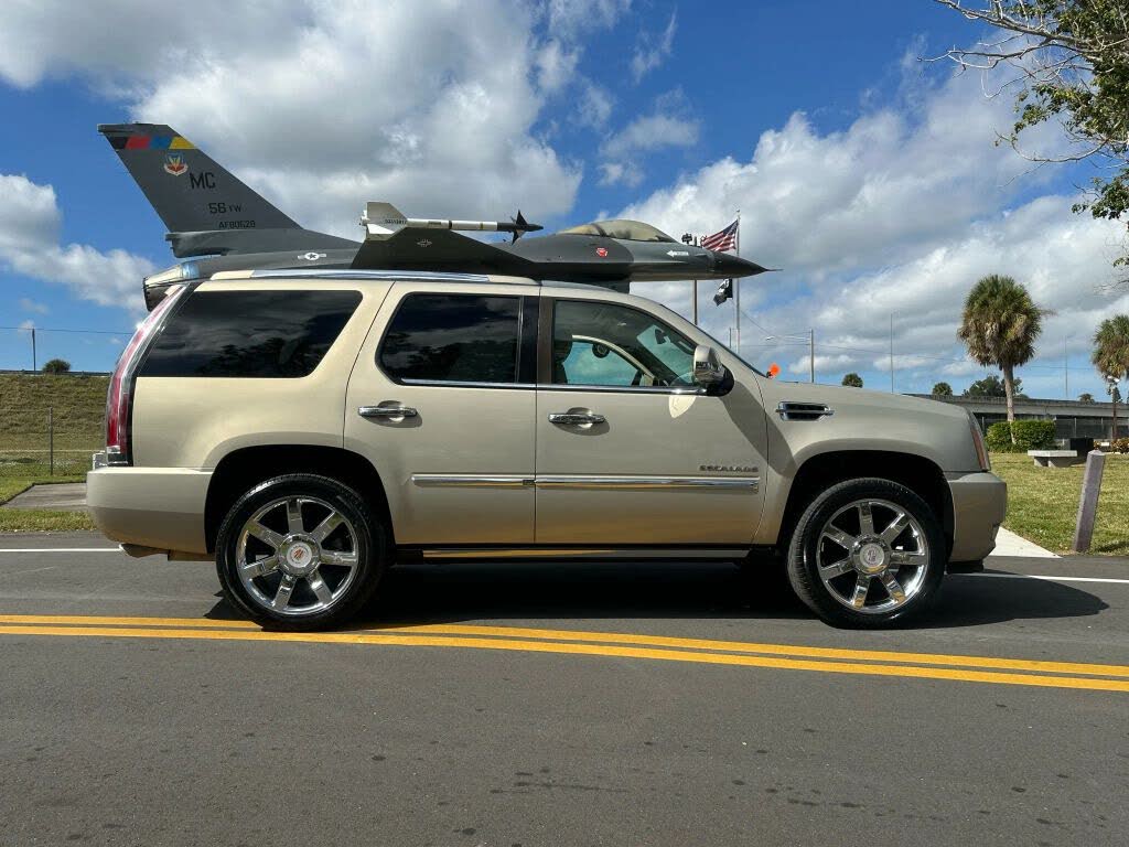 2010 Cadillac Escalade Premium RWD